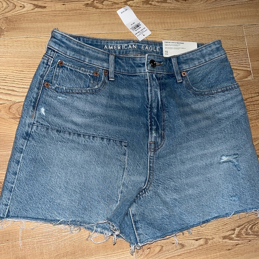 NWT American Eagle Outfitters HIGHEST RISE 90’s BOYFRIEND SHORT 10 (30waist)